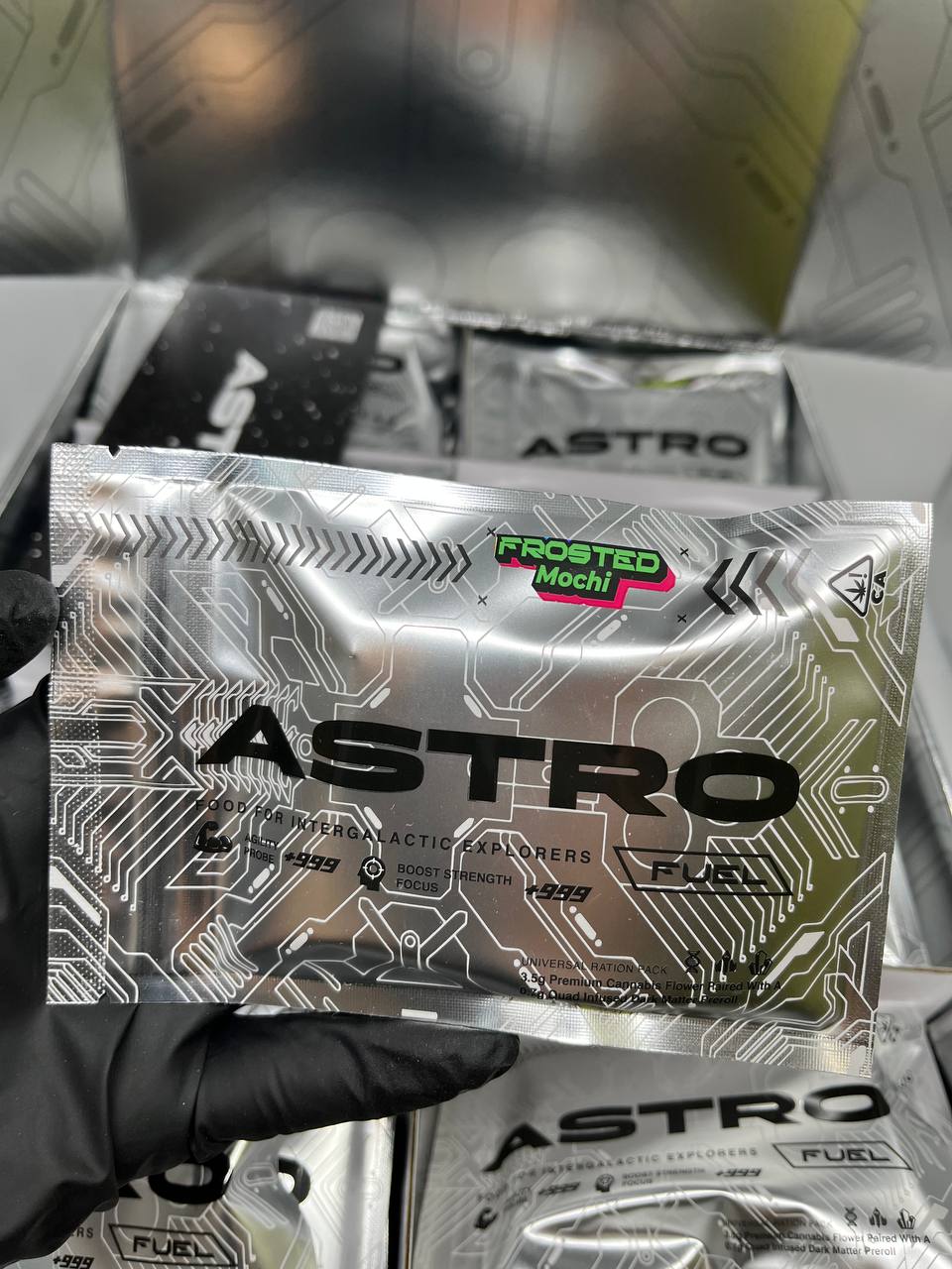 ASTRO designer 1/2 LB  box of exotic indoor  + pre roll contenido 2